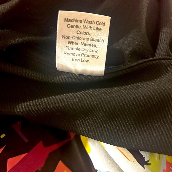 Colorful ‘Marilyn Monroe’ shirt; size medium, new - Picture 3 of 3